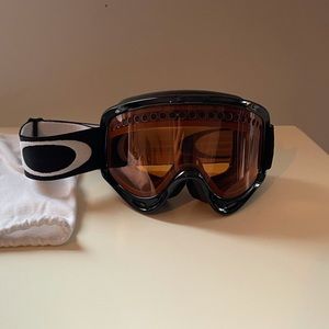 Oakley Ski/Snowboarding goggles. Like new, very lightly worn